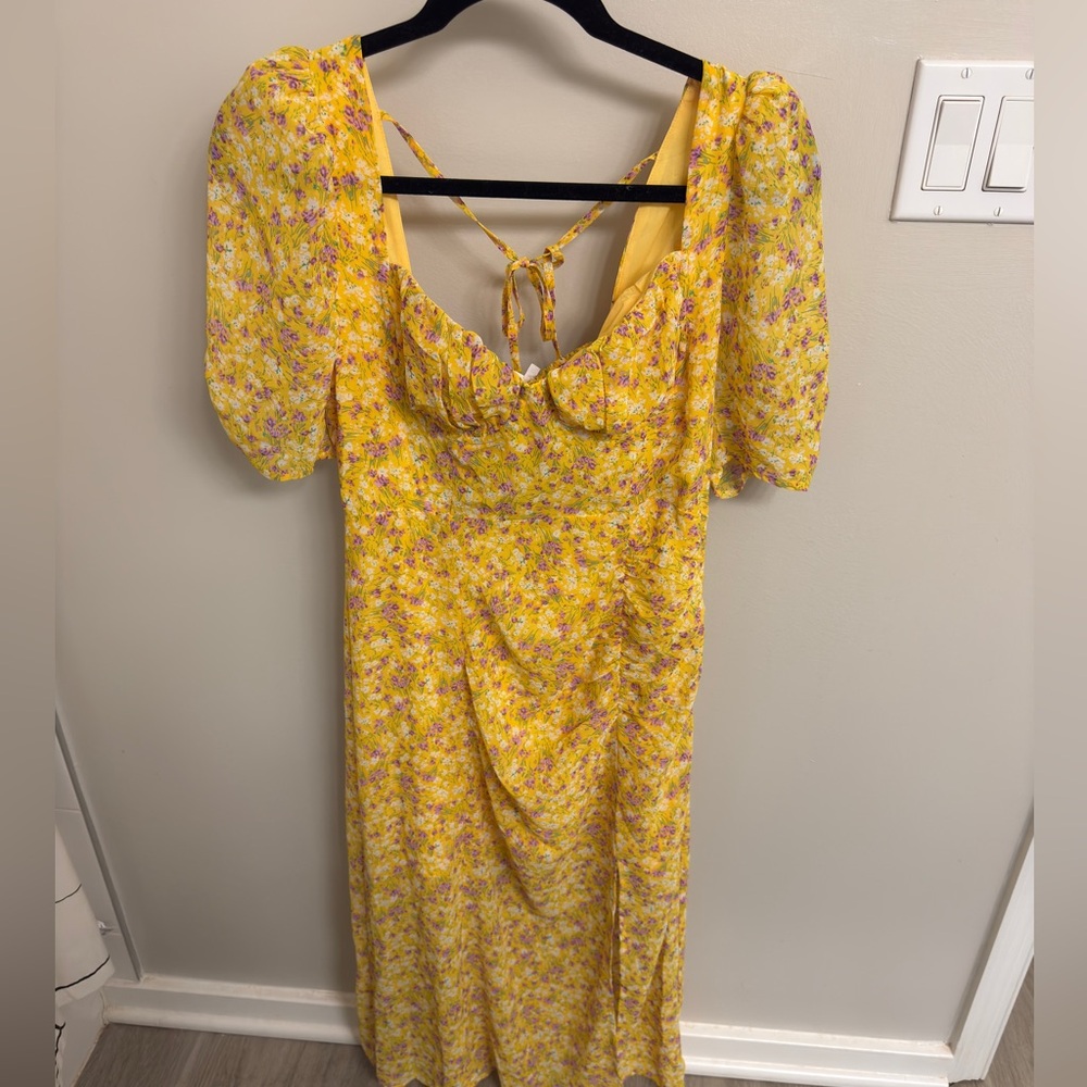 Astr Yellow Floral Midi Dress with Puff Sleeves - Picture 4 of 7